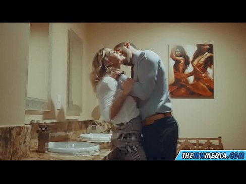 ❤️ Kad krūtiska blondīne pavedina tevi publiskā tualetē ❤ Super porno pie lv.assistentai.ru ❌️